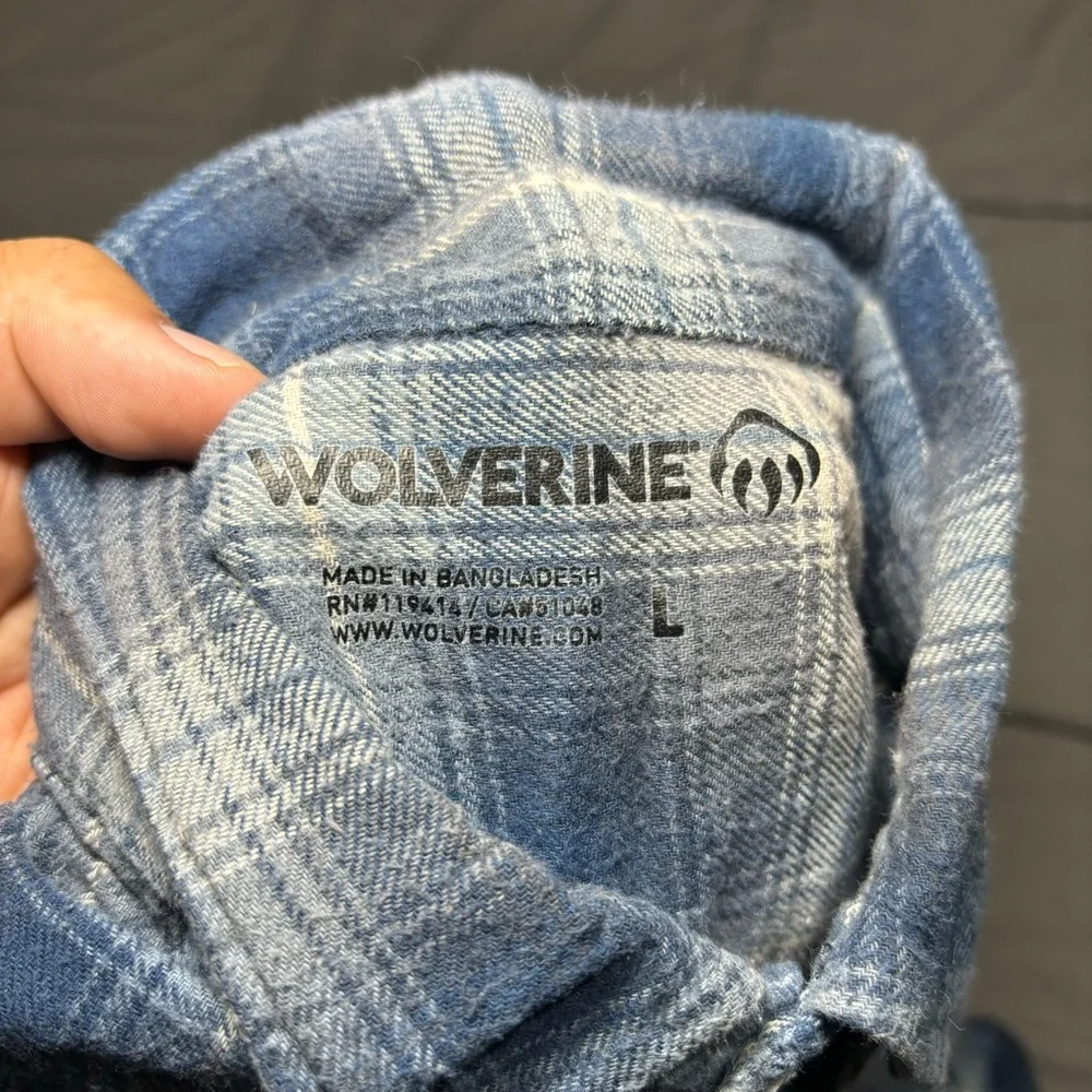 Wolverine men’s size L rn 19414 flannel style button‎ up